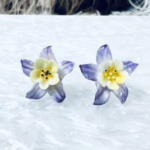Pretty vintage, 3-D flower, purple, yellow and pink pierced earrings